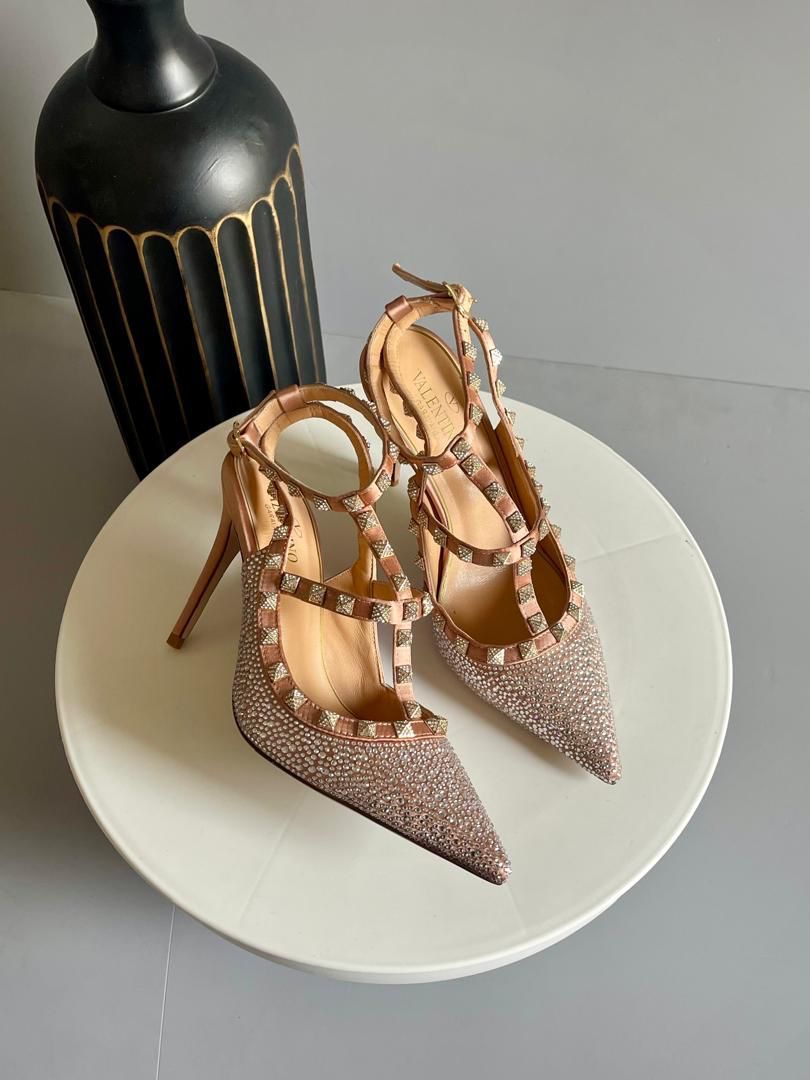 Valentino Garavani Rockstud pumps