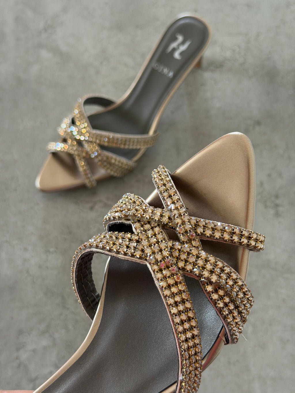GINA  TAYLOR Quartz Chic