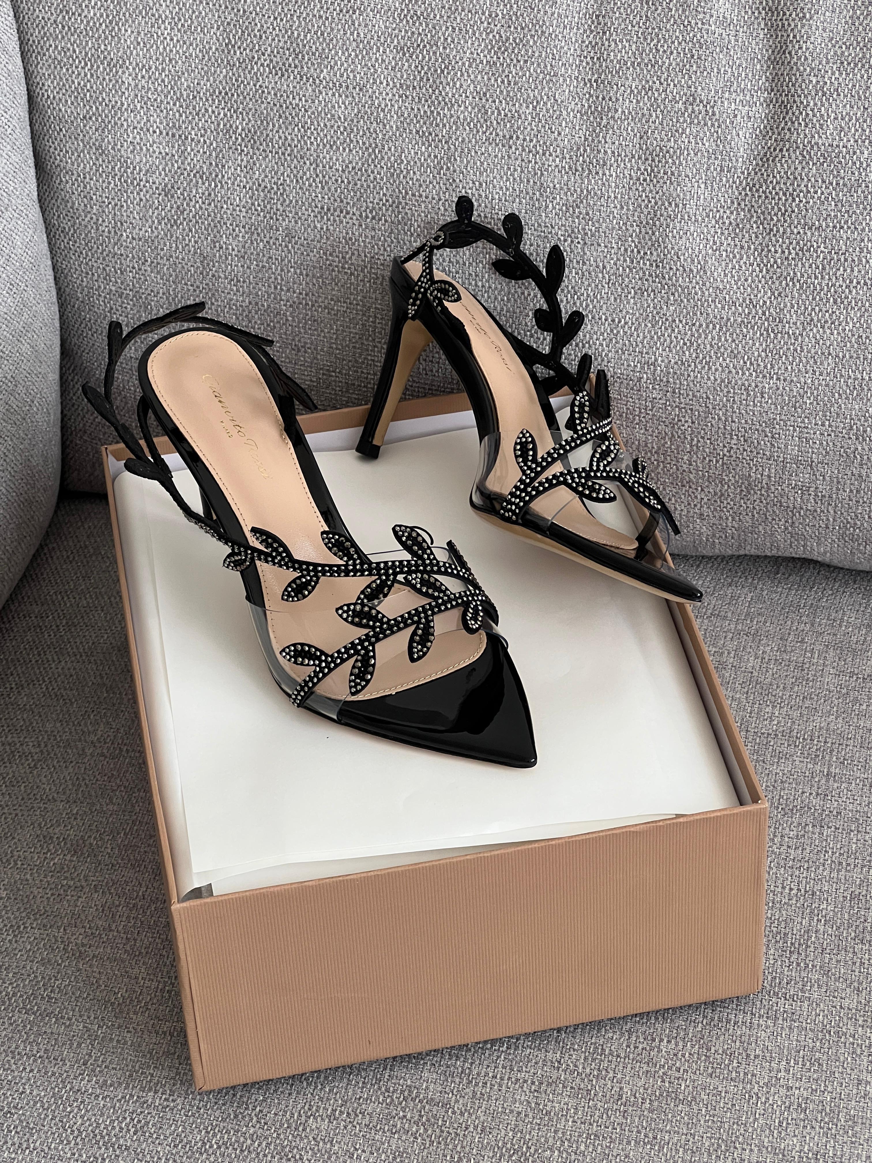 Gianvito Rossi  Pointed Leaf Strap Sandals