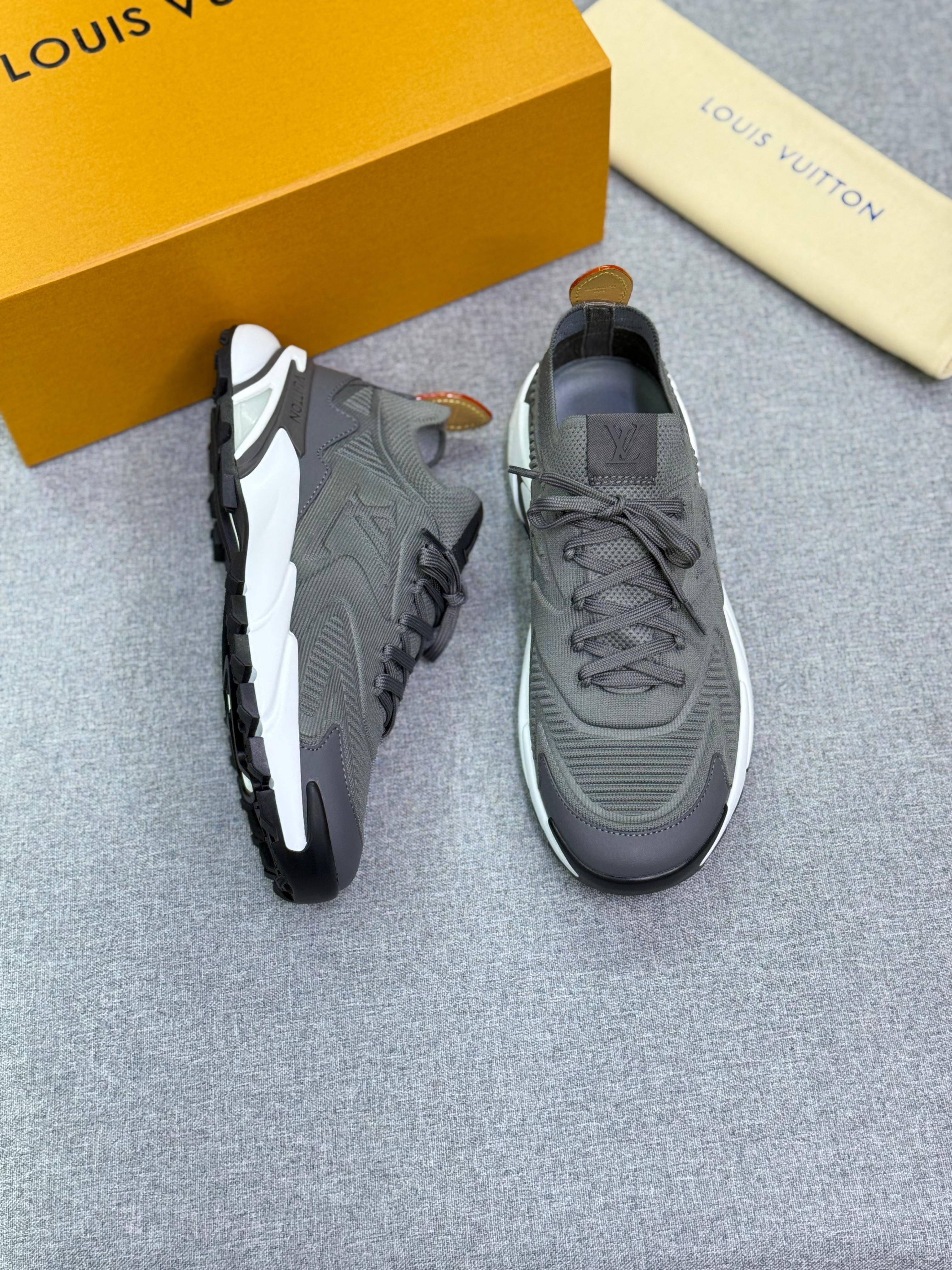 LV Runner Tatic Sneaker