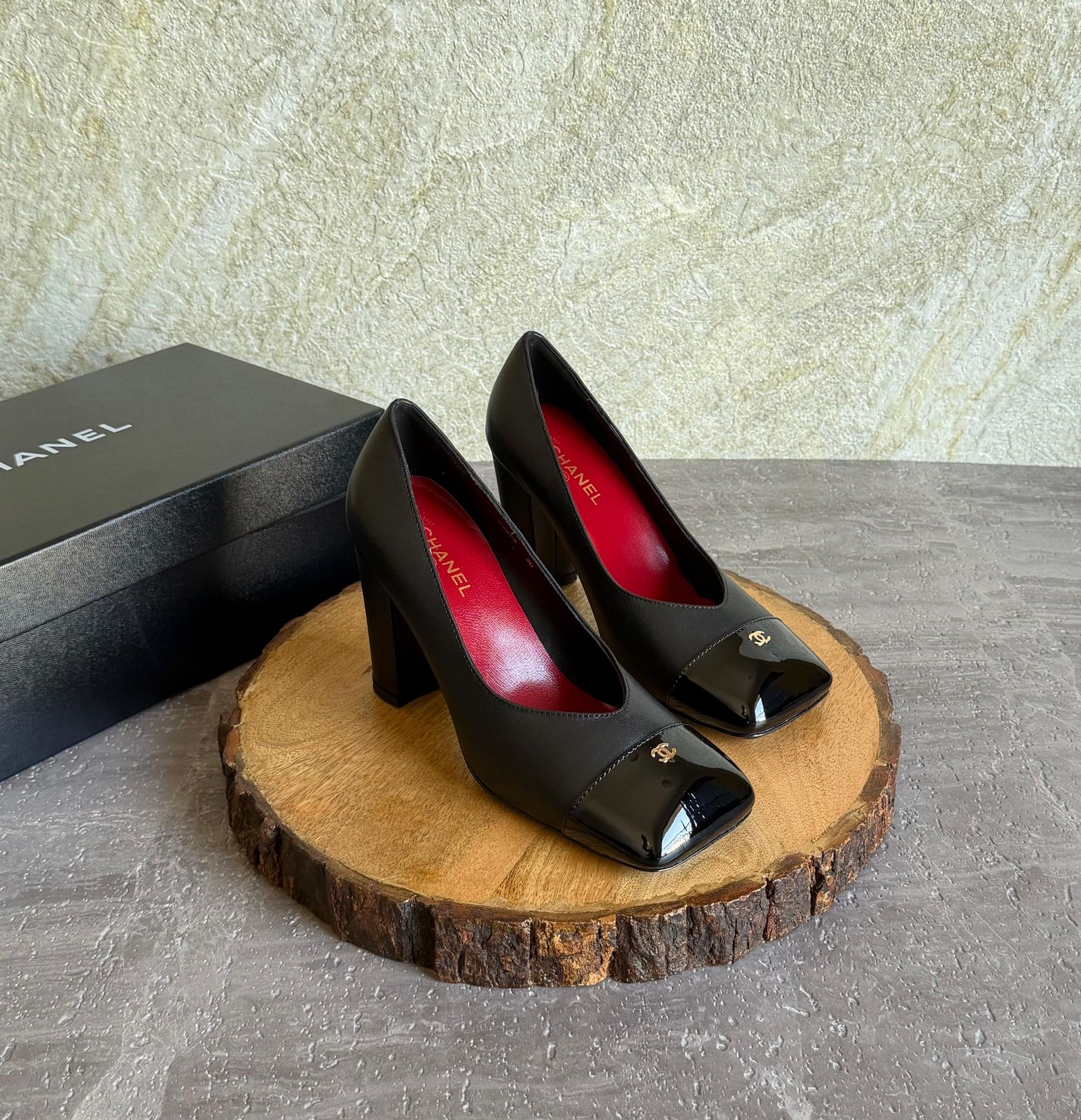 Chanel Pumps - Lambskin & patent calfskin