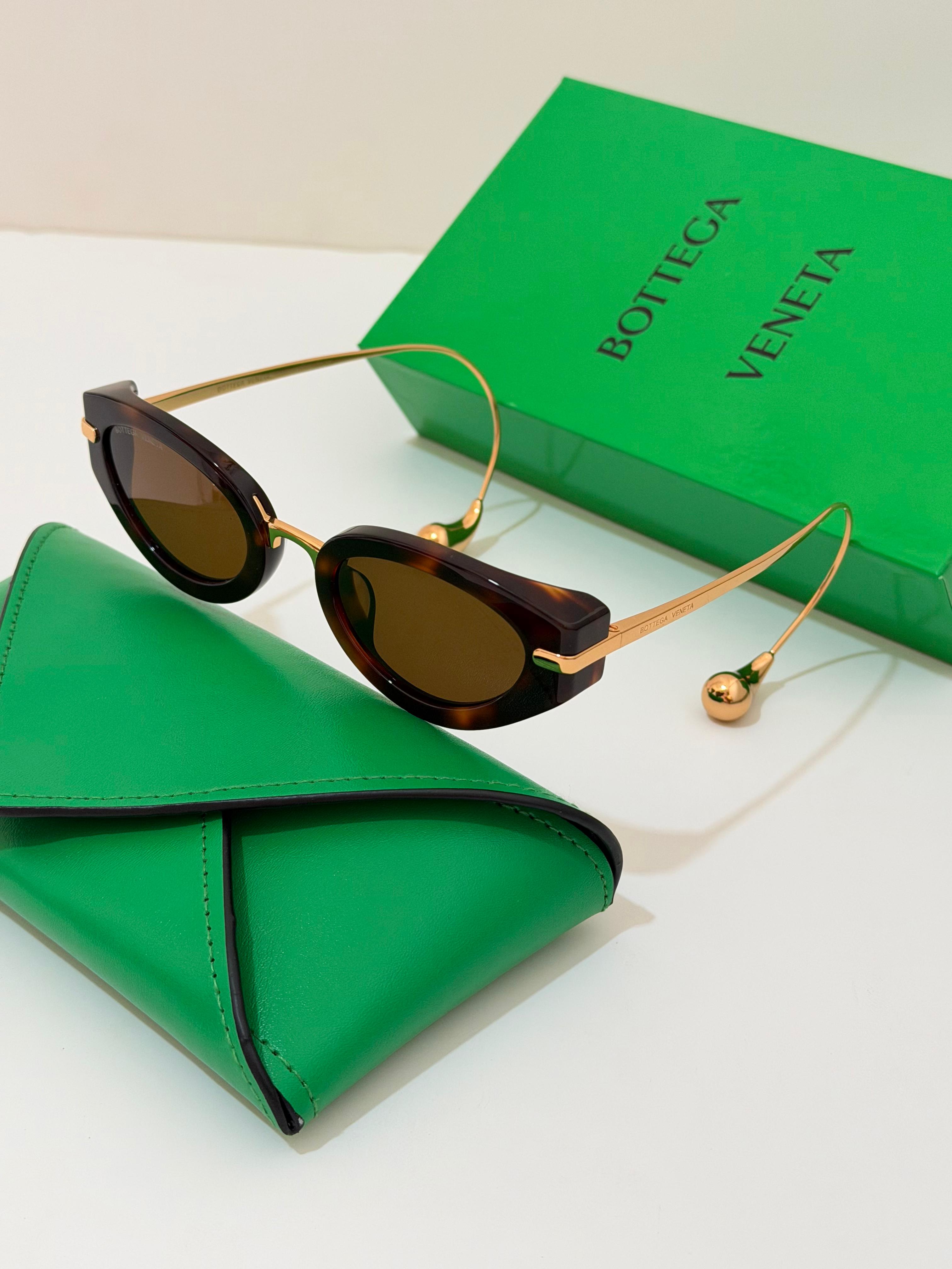 Bottega Veneta Knot cat-eye sunglasses
