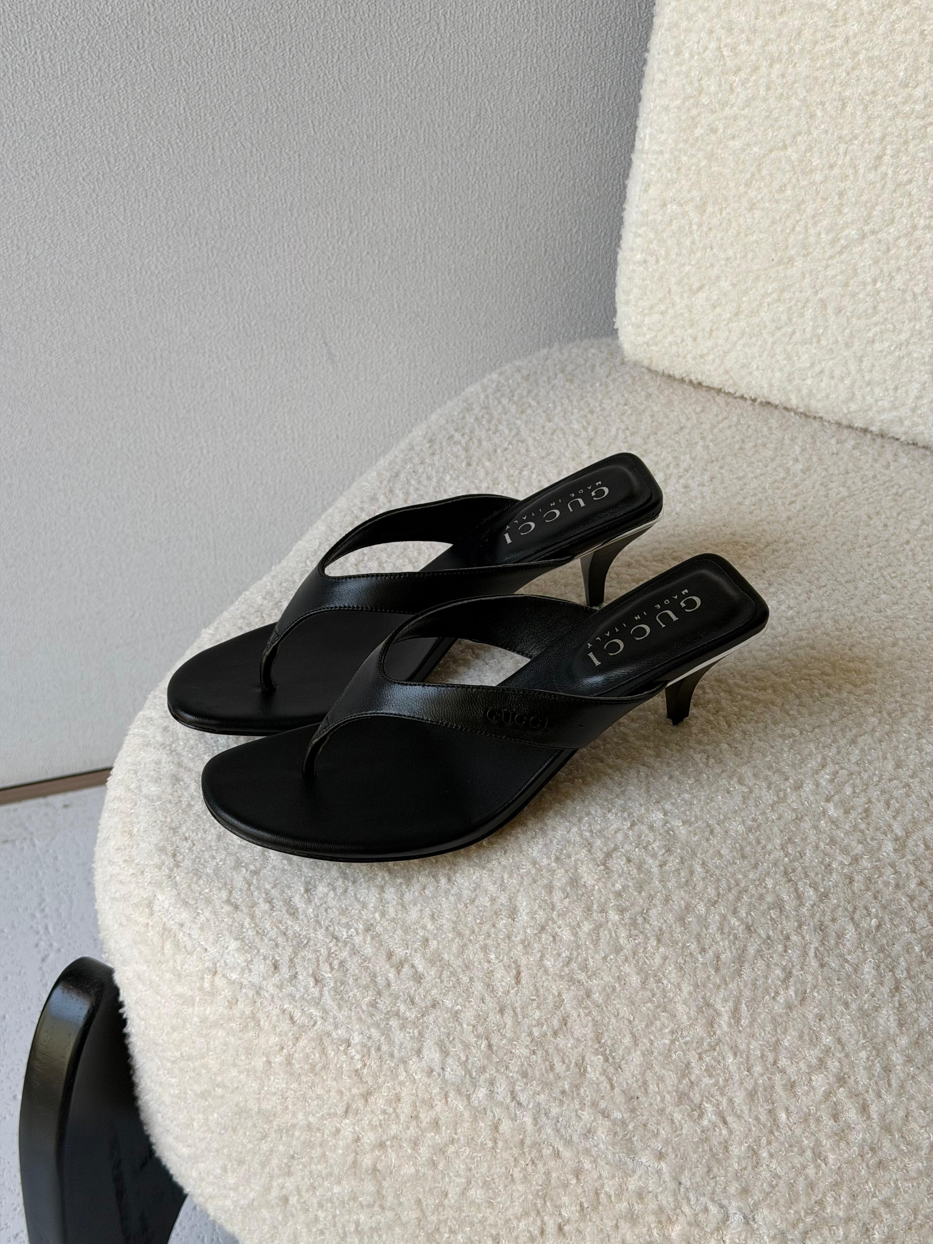 Gucci Vittoria thong sandals